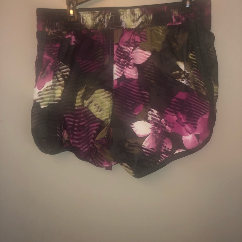 The North Face purple floral running shorts - Picture 2 of 4